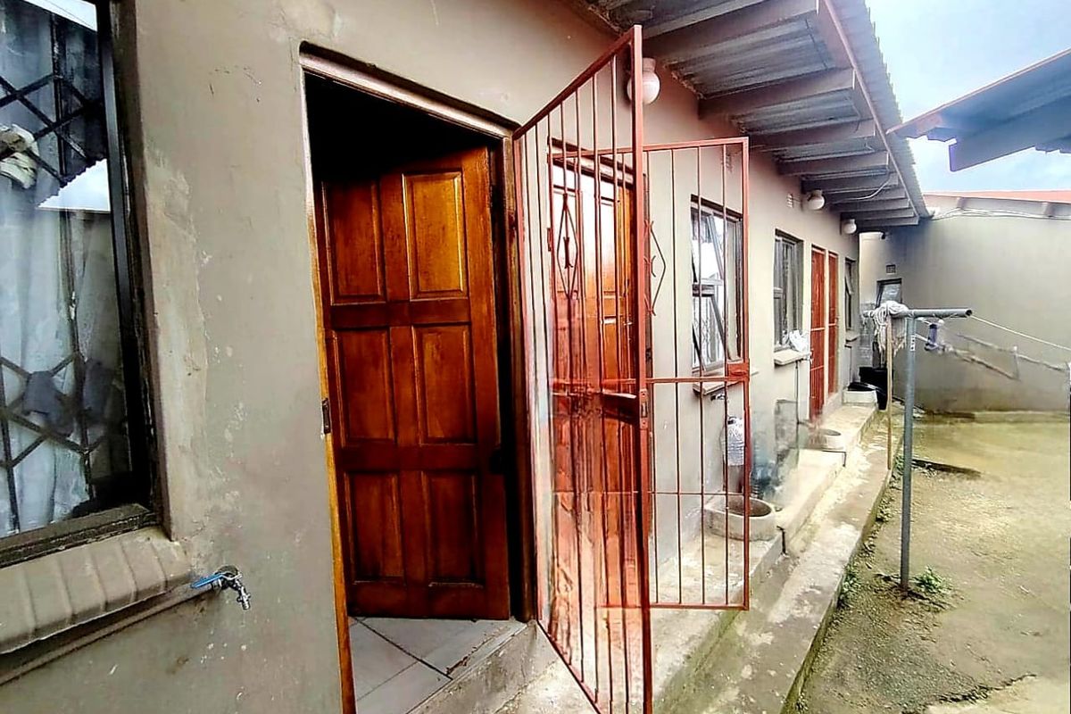 9 Bedroom Flats for Sale in Reeston  - Photo 4