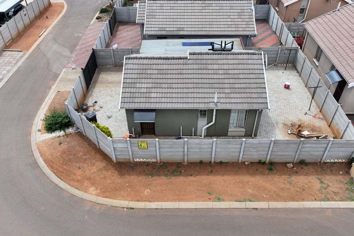 The most stunning 2 bedroom house for sale in Sky City located on the South Of Alberton. - Photo 2