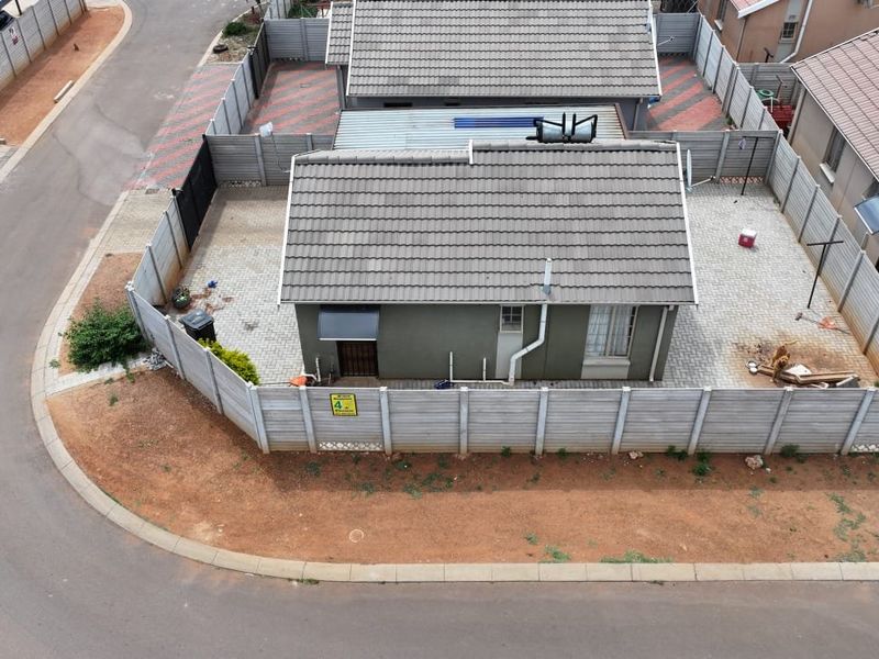 The most stunning 2 bedroom house for sale in Sky City located on the South Of Alberton. - Photo 2