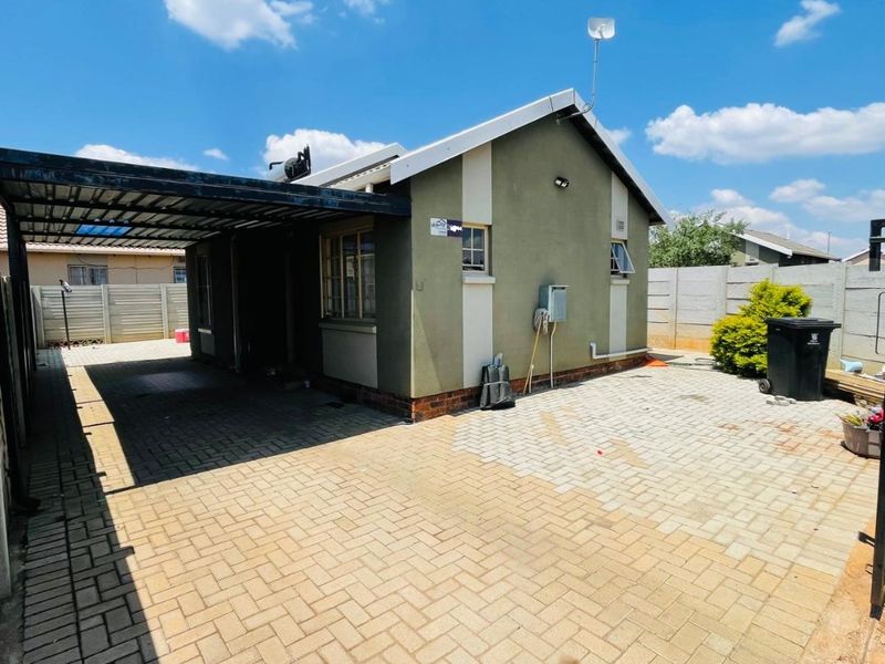 The most stunning 2 bedroom house for sale in Sky City located on the South Of Alberton. - Photo 8