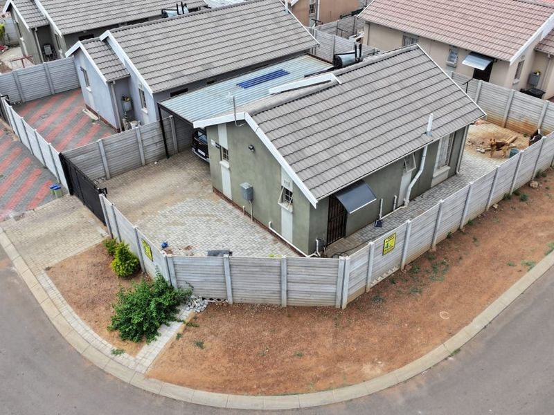 The most stunning 2 bedroom house for sale in Sky City located on the South Of Alberton. - Photo 6