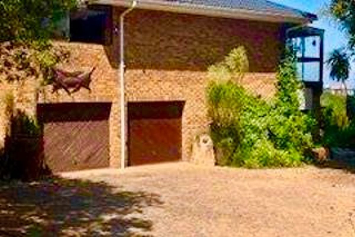 Double storage house with sea view and greenbelt infront located in outeniqua strand. - Photo 2