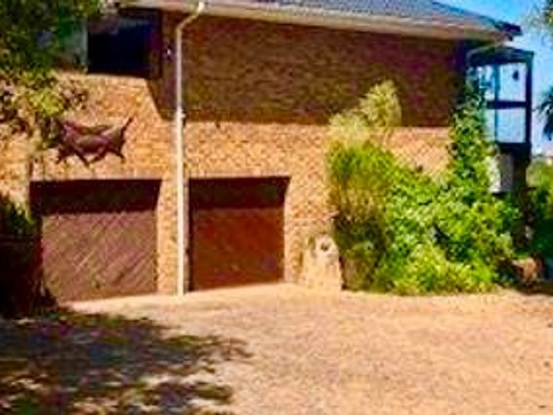 Double storage house with sea view and greenbelt infront located in outeniqua strand. - Photo 2