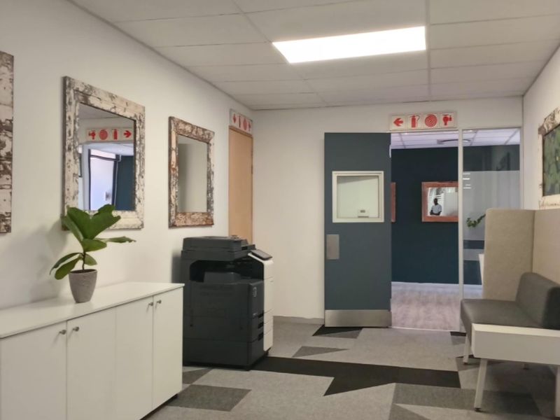 Discover Your Ideal Office at Corobay Corner: Premier Commercial Space in Menlyn Maine - Photo 10