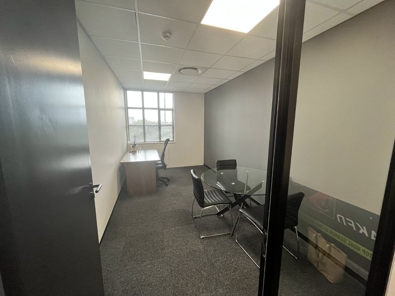 Casual Sophistication Meets Modern Luxury - Photo 4