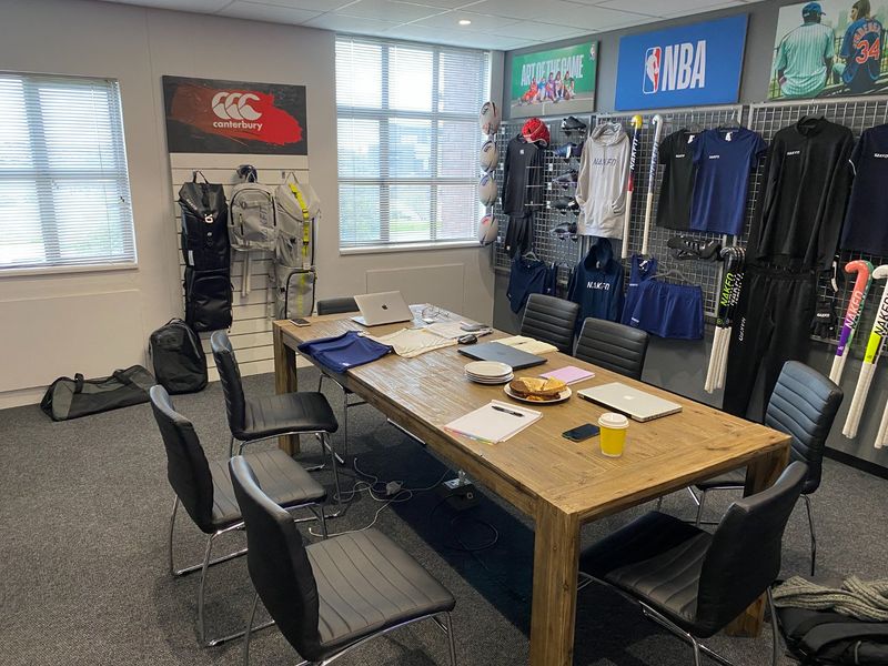 Casual Sophistication Meets Modern Luxury - Photo 10