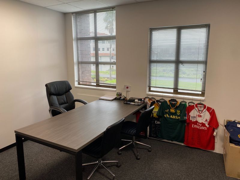 Casual Sophistication Meets Modern Luxury - Photo 7