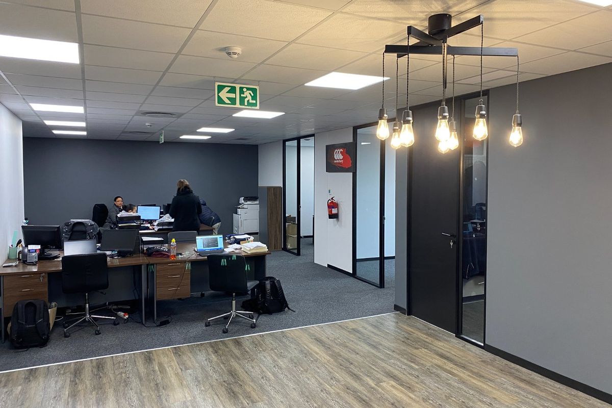 Casual Sophistication Meets Modern Luxury - Photo 3