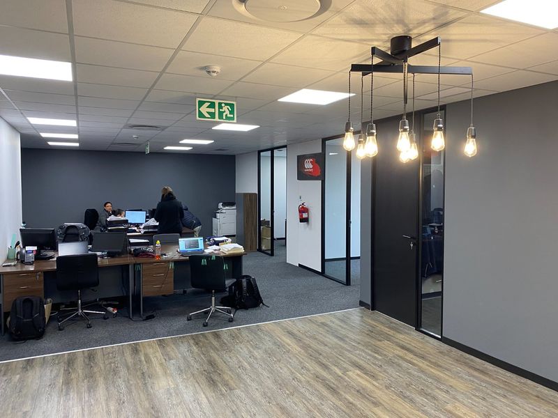 Casual Sophistication Meets Modern Luxury - Photo 3