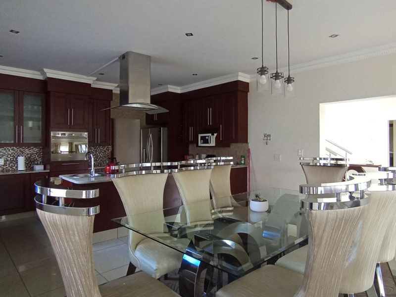 4 Bedroom Property For Sale In Blue Valley Golf Estate  - Photo 7