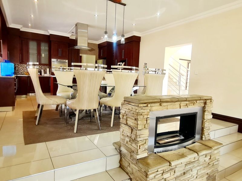 4 Bedroom Property For Sale In Blue Valley Golf Estate  - Photo 3