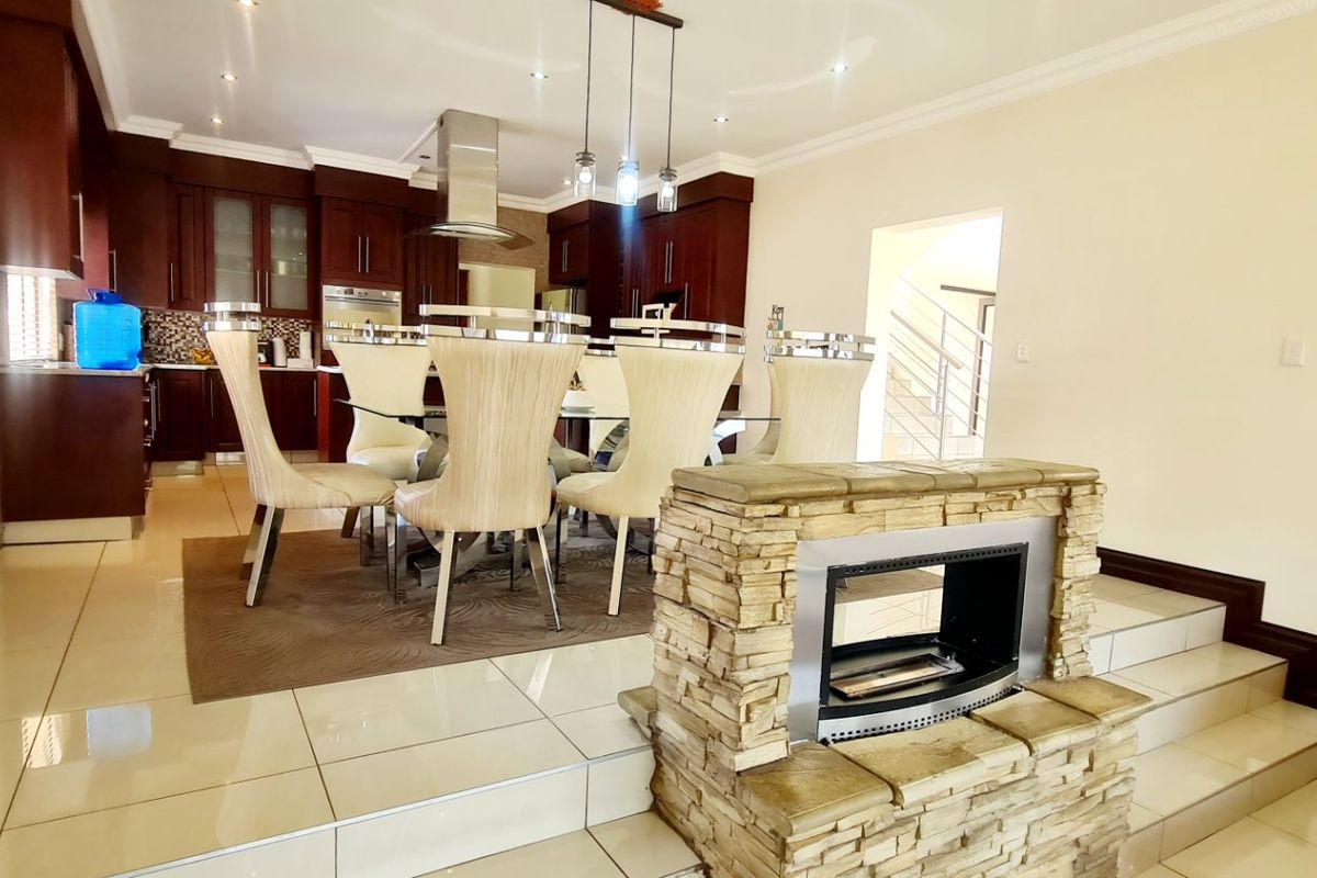 4 Bedroom Property For Sale In Blue Valley Golf Estate  - Photo 3
