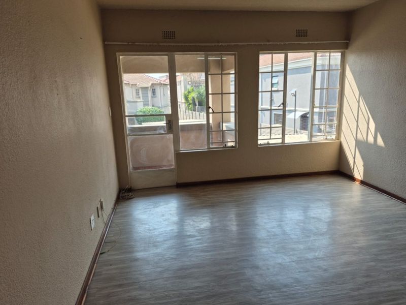 3 Bed Townhouse for Sale – Comfortable Living with Great Amenities! - Photo 2