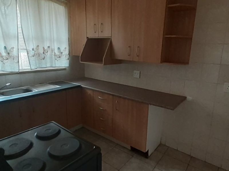 1 Bed Flat for Sale – Spacious and Secure Living! - Photo 8