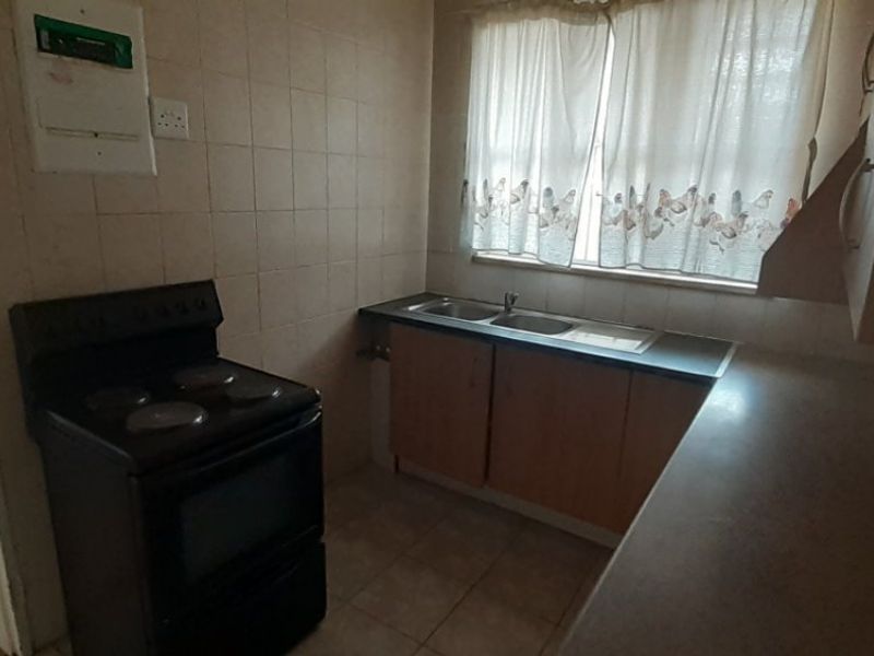 1 Bed Flat for Sale – Spacious and Secure Living! - Photo 5