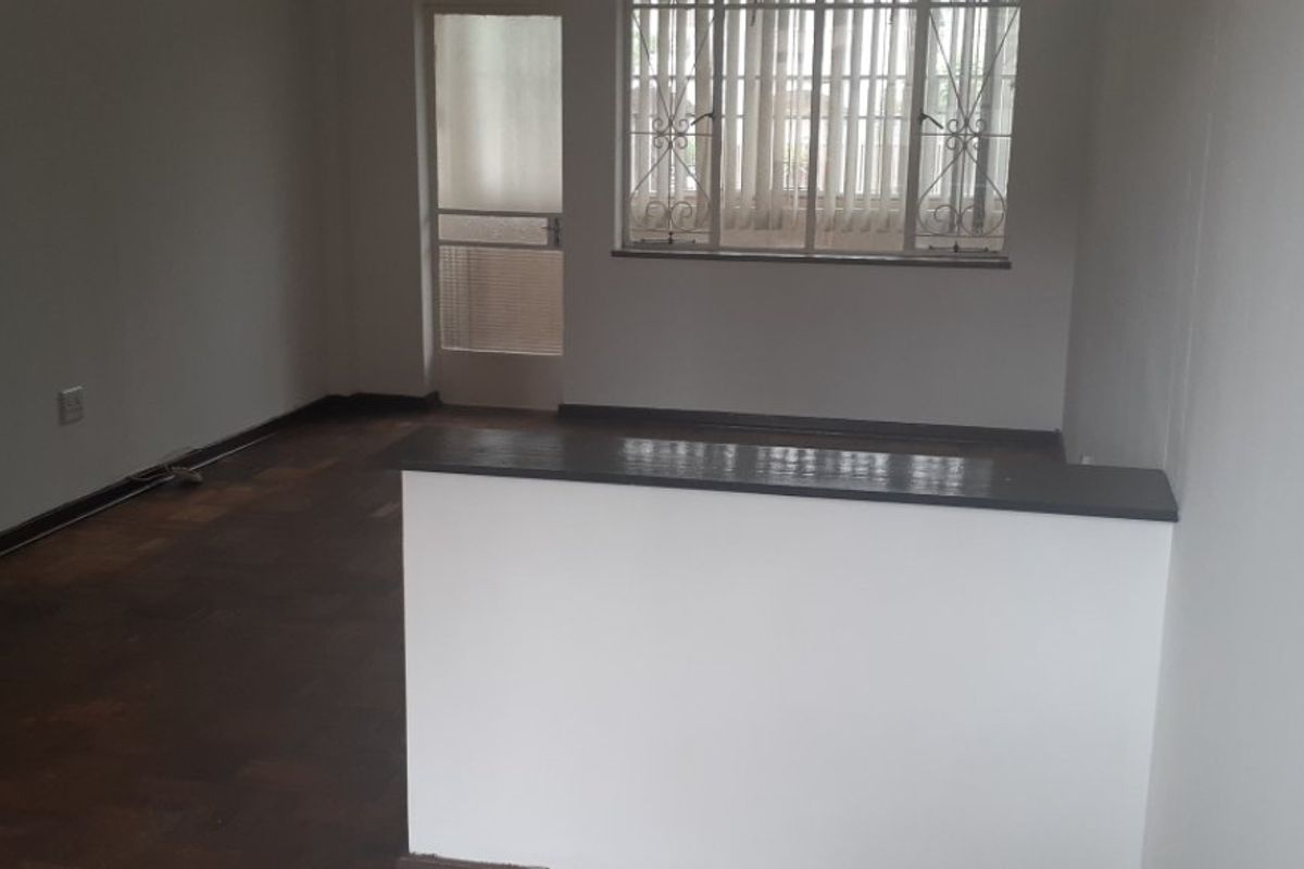 1 Bed Flat for Sale – Spacious and Secure Living! - Photo 4