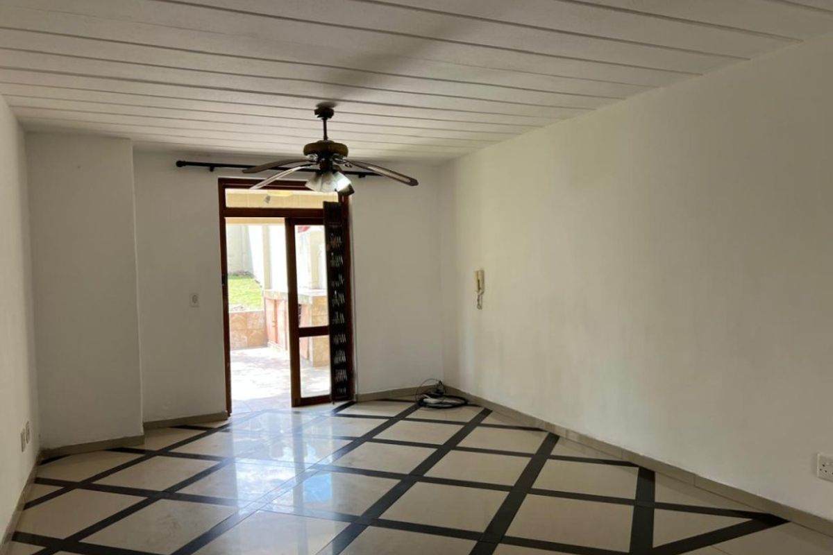 2-Bedroom Townhouse For Sale – Modern, Comfortable & Pet Friendly! - Photo 2