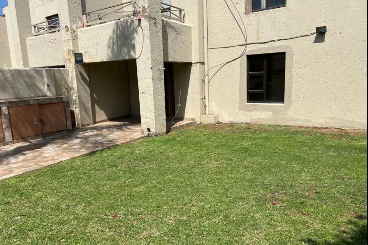 2-Bedroom Townhouse For Sale – Modern, Comfortable & Pet Friendly! - Photo 3