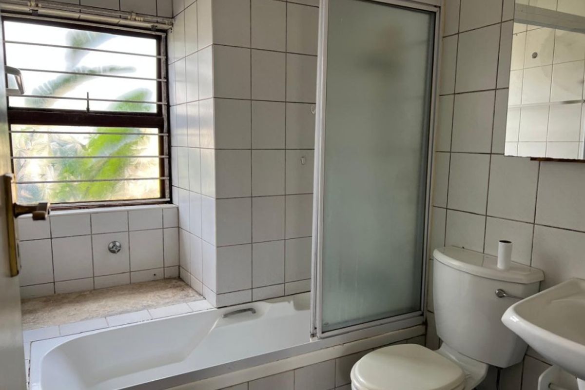 2-Bedroom Townhouse For Sale – Modern, Comfortable & Pet Friendly! - Photo 4