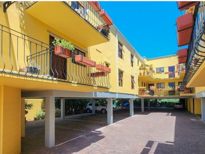 Neat complex, Centrally situated. - Photo 5