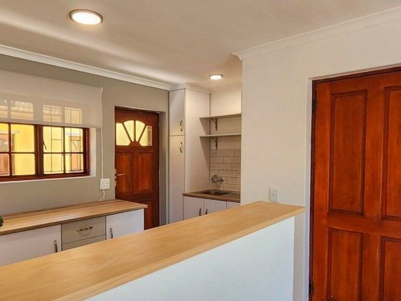 Neat complex, Centrally situated. - Photo 3