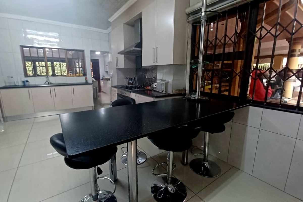 A fully Furnished home in the elite part of Duncanville. - Photo 2