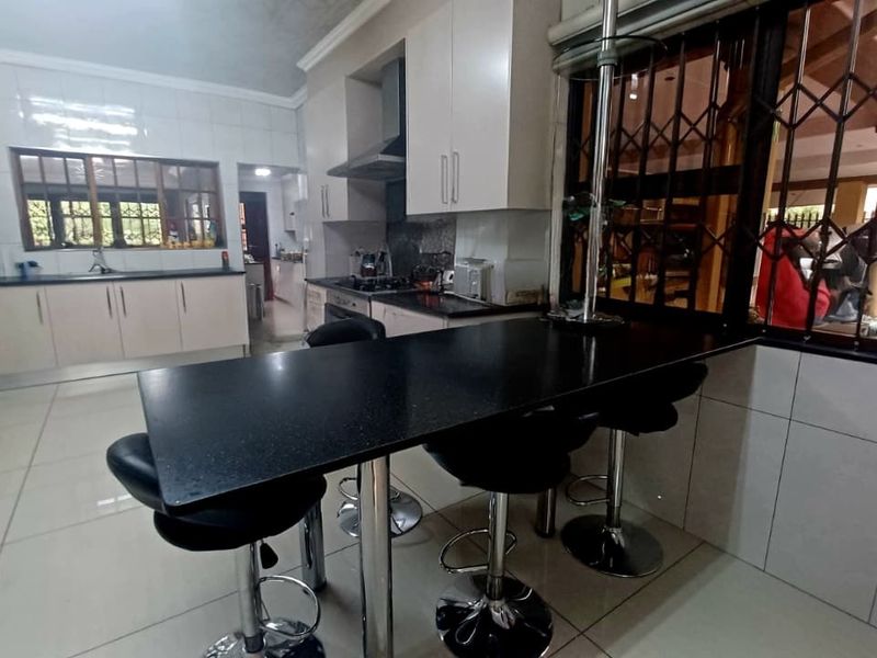 A fully Furnished home in the elite part of Duncanville. - Photo 2