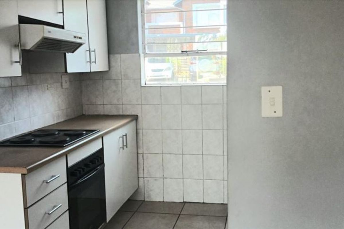 Stylish Compact Home with Modern Comforts - Photo 2