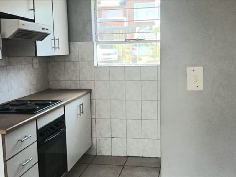 Stylish Compact Home with Modern Comforts - Photo 2