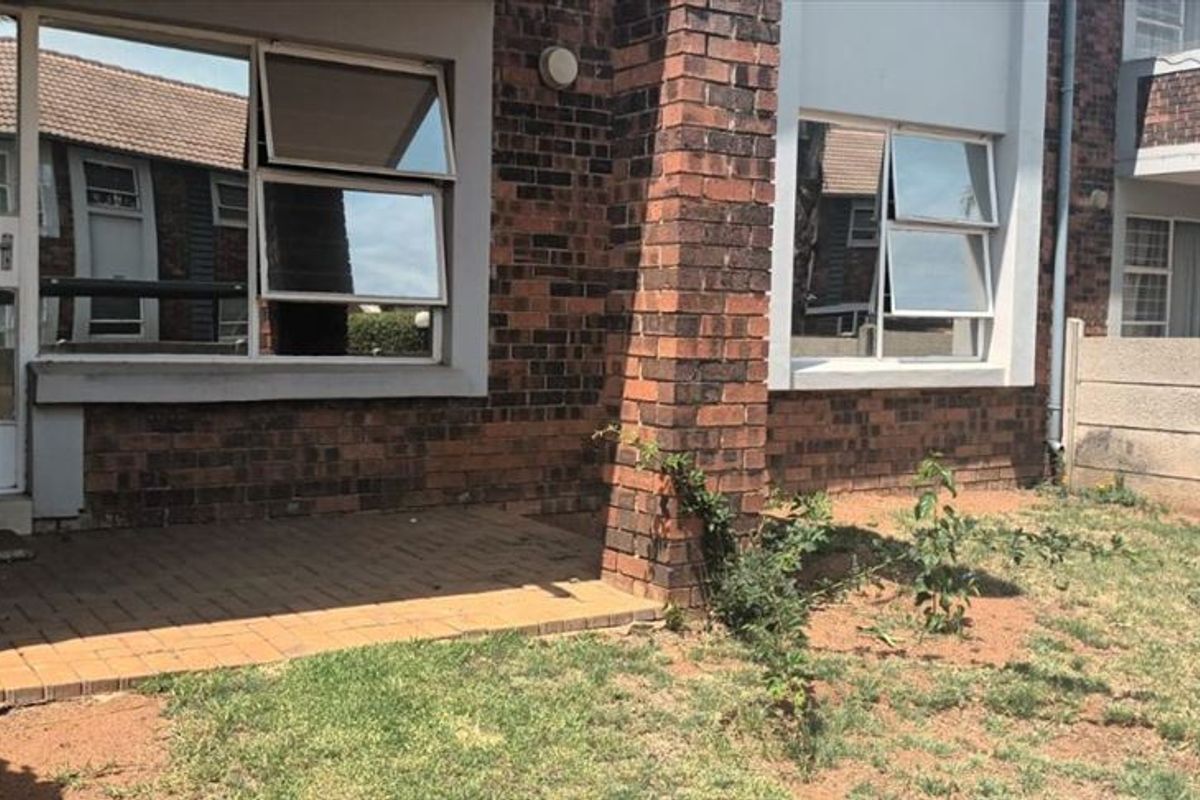 Stylish Compact Home with Modern Comforts - Photo 3