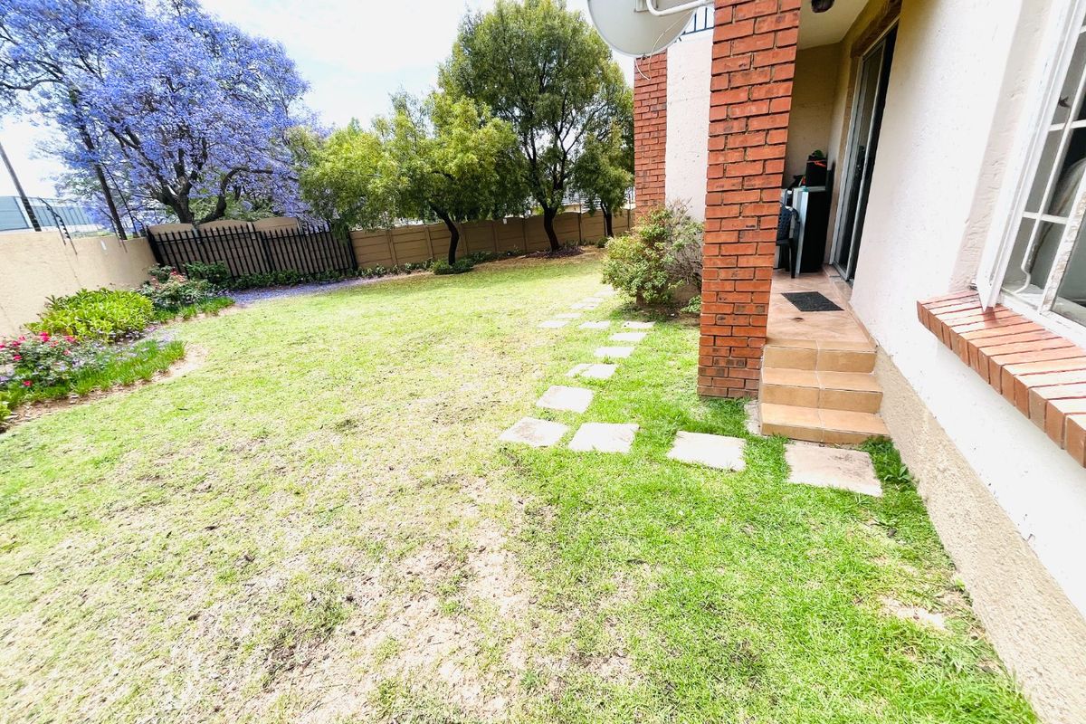 Two-bed apartment/flat in Buccleuch,Sandton -secure now!! - Photo 2