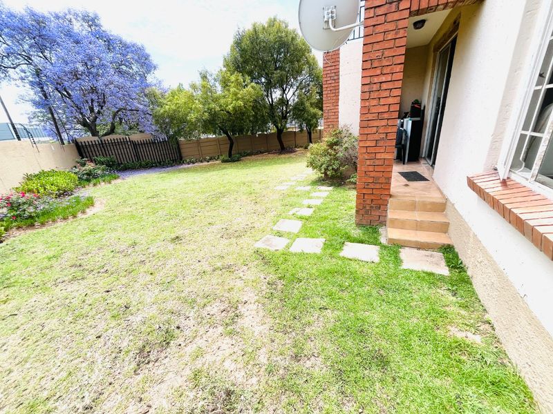Two-bed apartment/flat in Buccleuch,Sandton -secure now!! - Photo 2