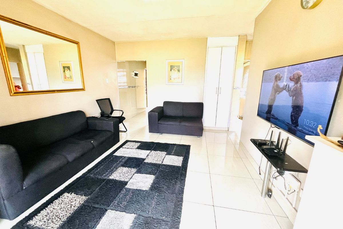 Two-bed apartment/flat in Buccleuch,Sandton -secure now!! - Photo 5