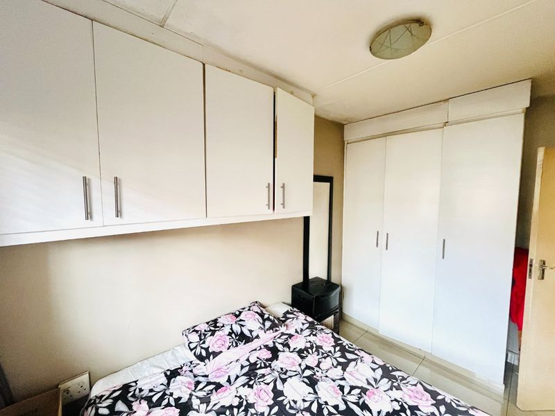 Two-bed apartment/flat in Buccleuch,Sandton -secure now!! - Photo 9