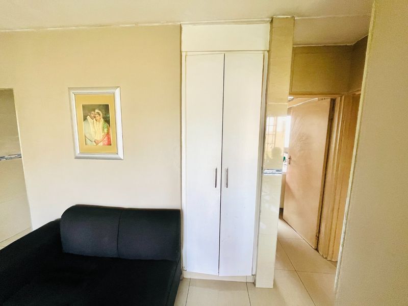 Two-bed apartment/flat in Buccleuch,Sandton -secure now!! - Photo 7