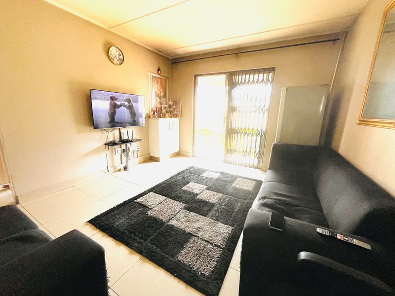 Two-bed apartment/flat in Buccleuch,Sandton -secure now!! - Photo 6