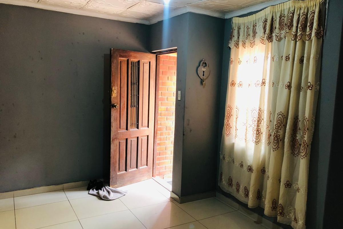 3 Bedrooms, 1 Bathroom Townhouse For Sale In Pinetown, Durban - Photo 2