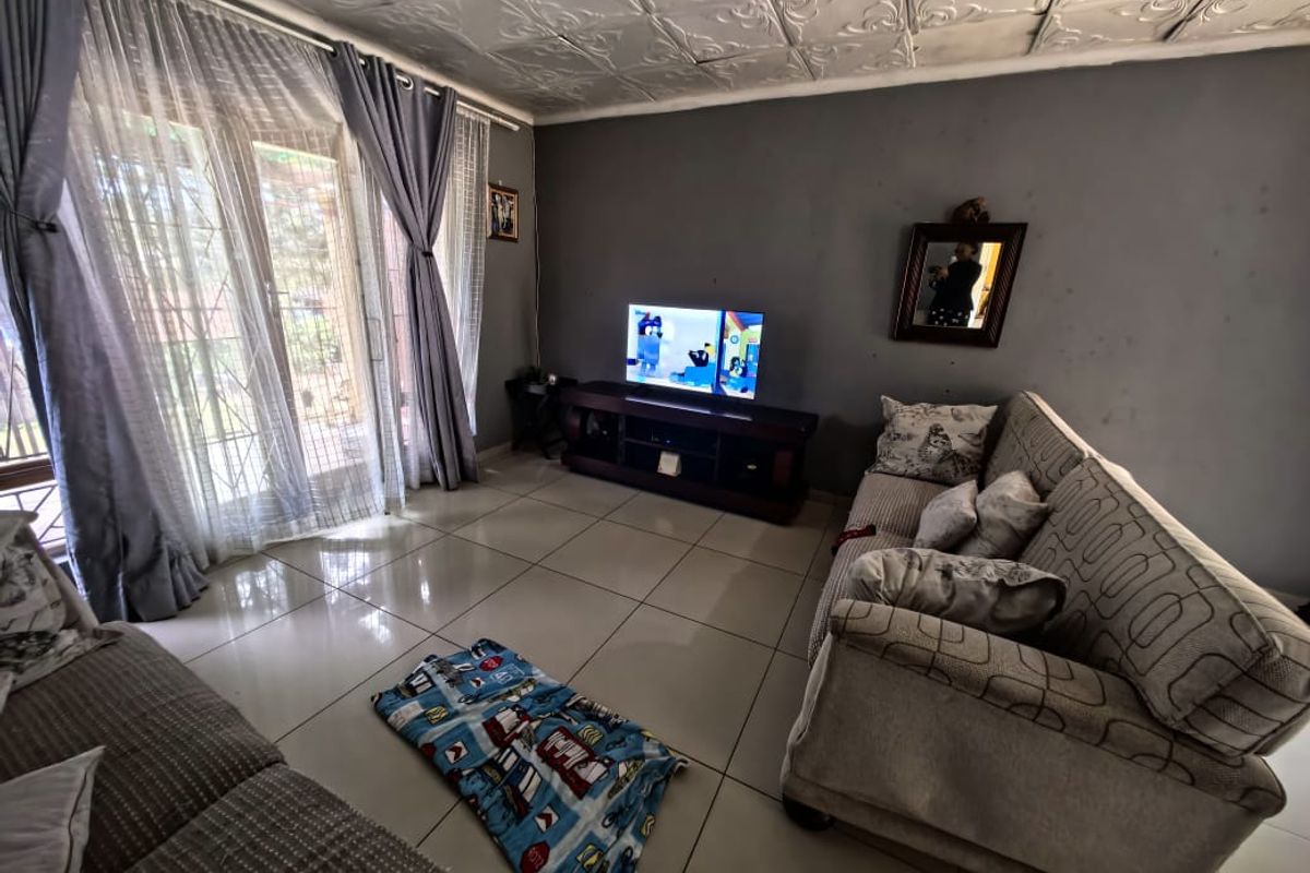 3 Bedrooms, 1 Bathroom Townhouse For Sale In Pinetown, Durban - Photo 4
