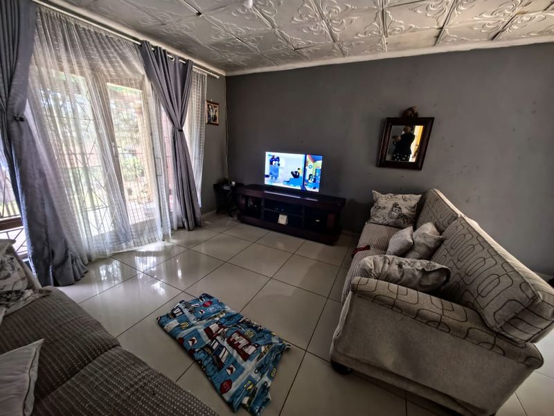 3 Bedrooms, 1 Bathroom Townhouse For Sale In Pinetown, Durban - Photo 4