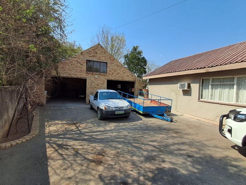 4 Bedroom house with 5 flatlets for sale in Neserhof. - Photo 8