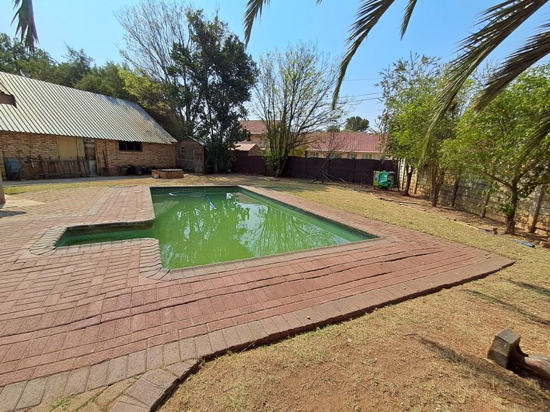 4 Bedroom house with 5 flatlets for sale in Neserhof. - Photo 6