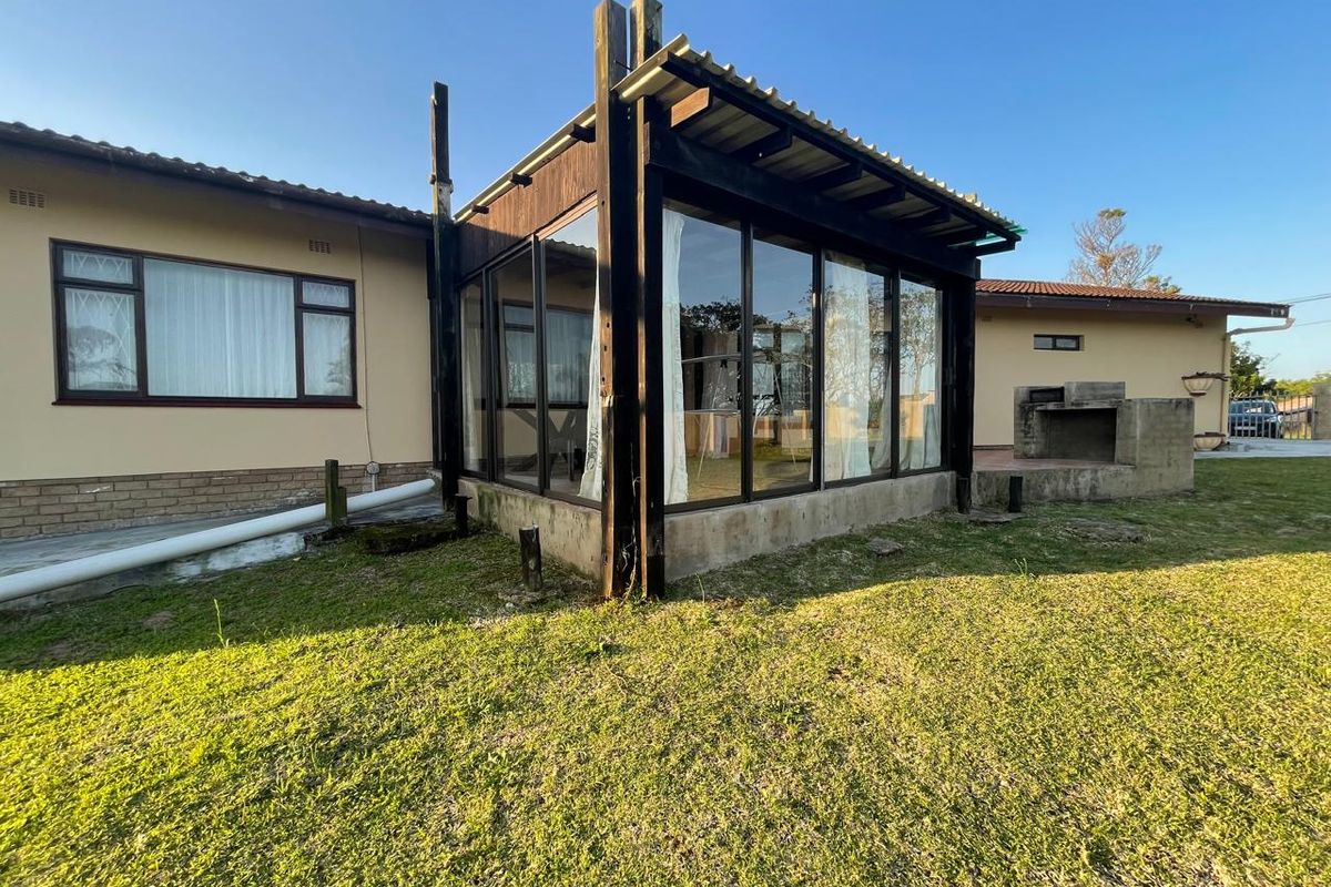 Spacious 4-Bedroom Family Home with Distant Sea Views in Sunwich Port - Photo 4