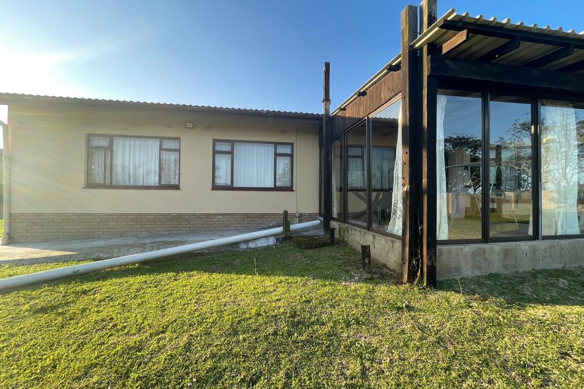 Spacious 4-Bedroom Family Home with Distant Sea Views in Sunwich Port - Photo 2