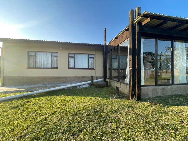 Spacious 4-Bedroom Family Home with Distant Sea Views in Sunwich Port - Photo 2