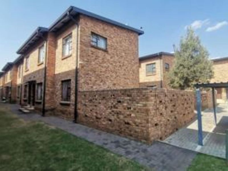 Stylish 3 Bedroom Unit in Albertsdal - Photo 3