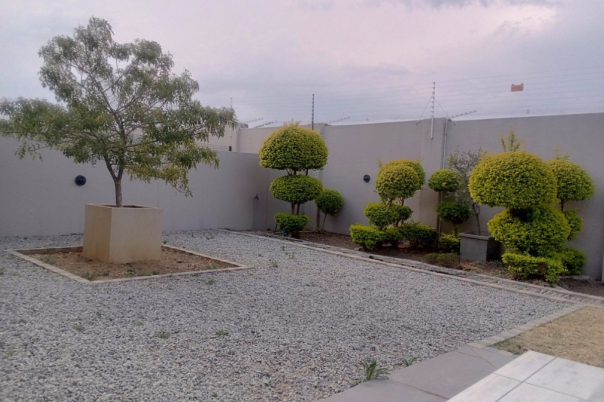 Three bedroom townhouse foe sale!!!!!!!!!!!!!!!! - Photo 3