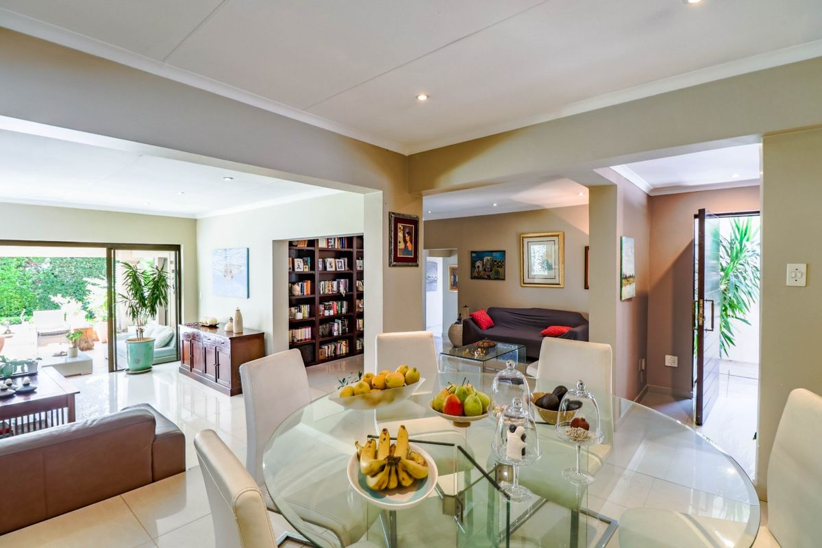 Elegant 4-Bedroom Family Home in The Colonnades, Jukskei Park - Photo 2