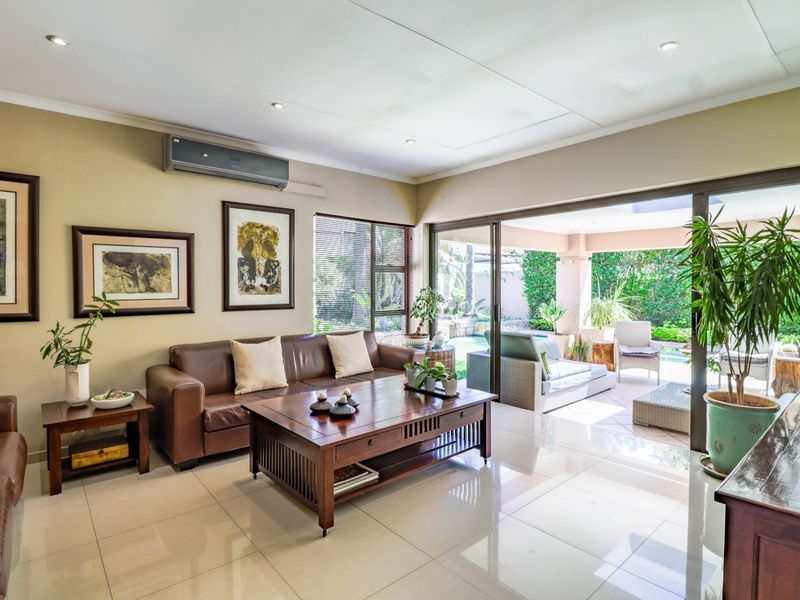 Elegant 4-Bedroom Family Home in The Colonnades, Jukskei Park - Photo 10