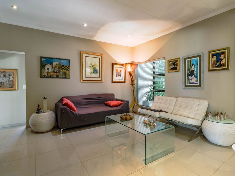 Elegant 4-Bedroom Family Home in The Colonnades, Jukskei Park - Photo 7