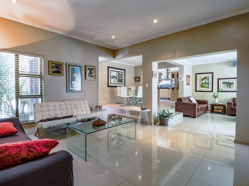 Elegant 4-Bedroom Family Home in The Colonnades, Jukskei Park - Photo 6